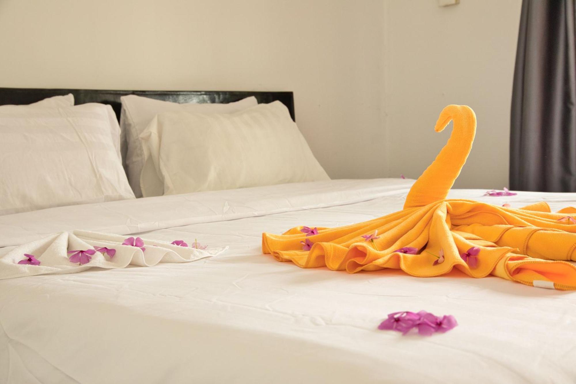 Koh Rong Beach Hostel And Bungalows Kaoh Touch Екстер'єр фото