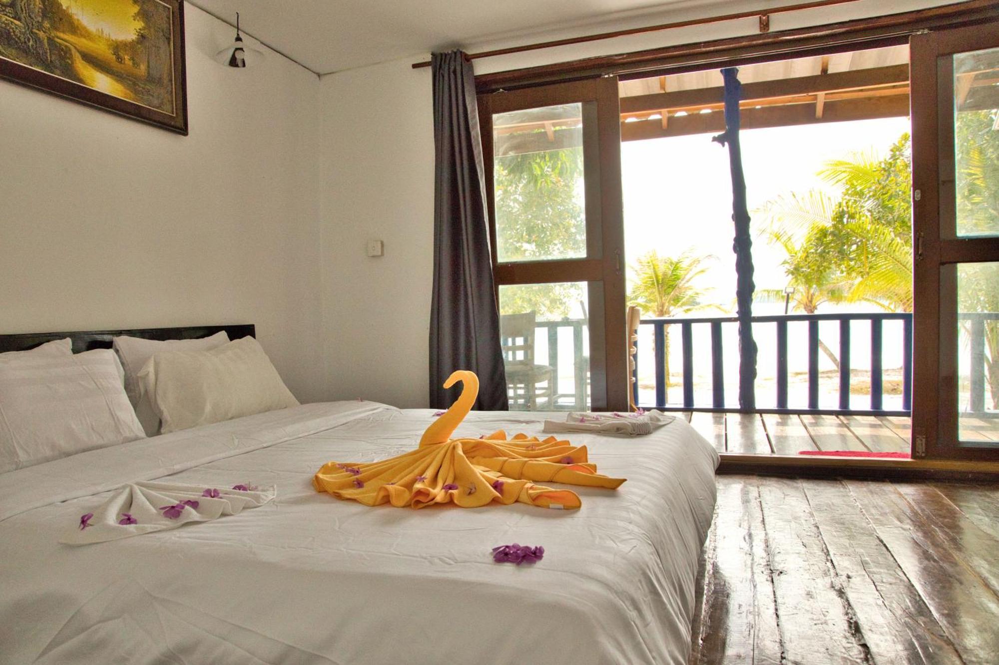 Koh Rong Beach Hostel And Bungalows Kaoh Touch Екстер'єр фото