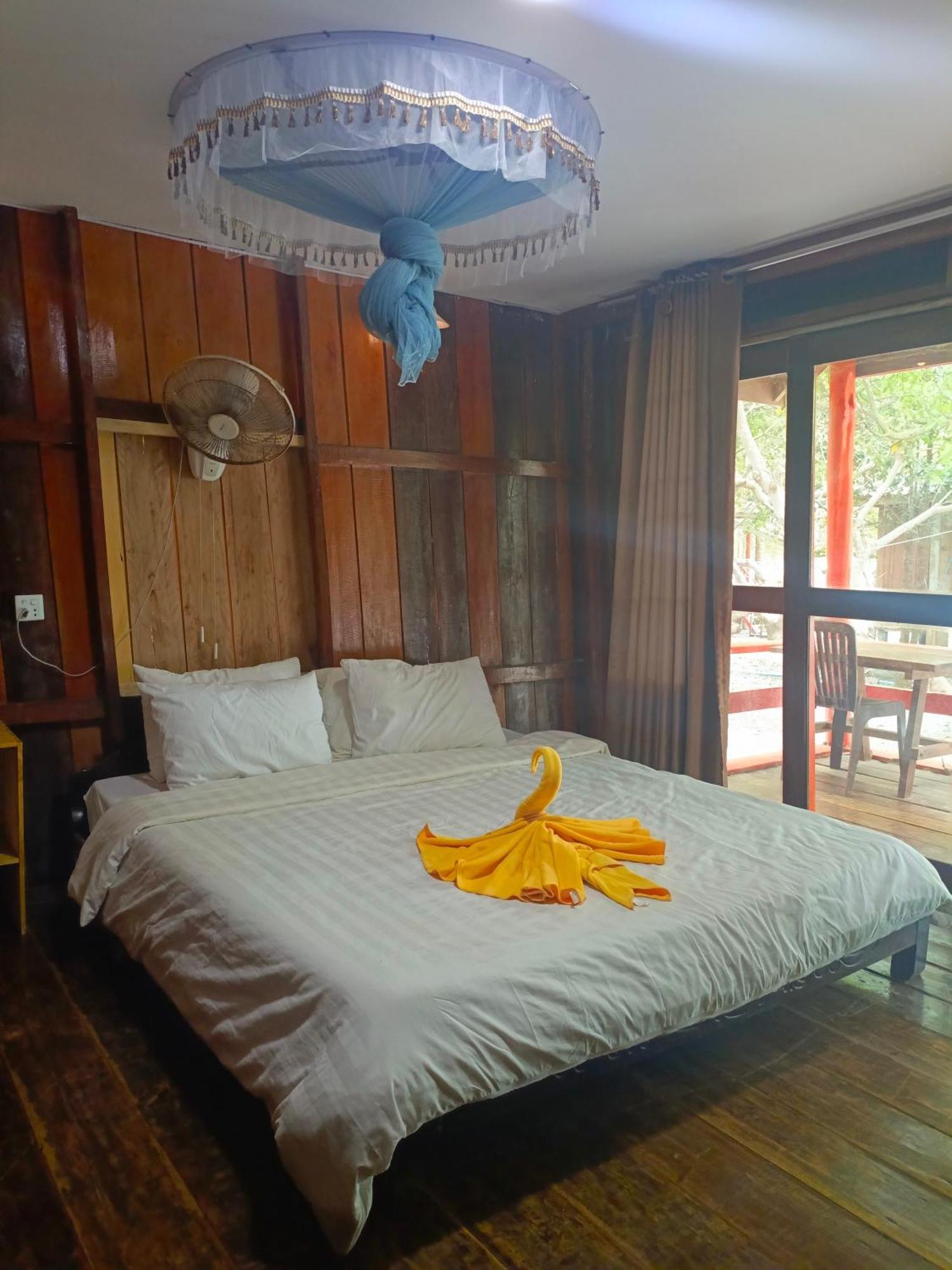 Koh Rong Beach Hostel And Bungalows Kaoh Touch Екстер'єр фото