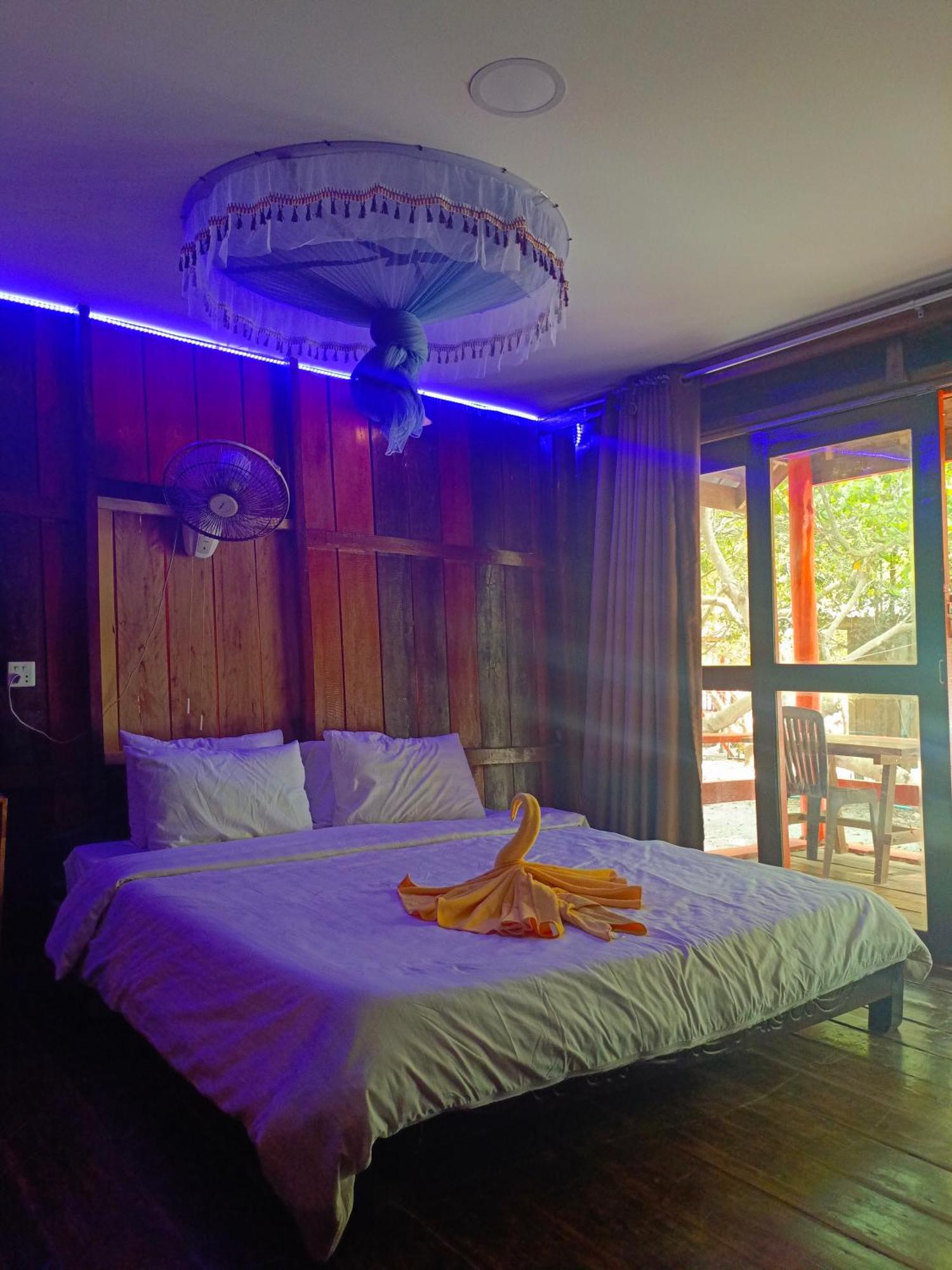 Koh Rong Beach Hostel And Bungalows Kaoh Touch Екстер'єр фото