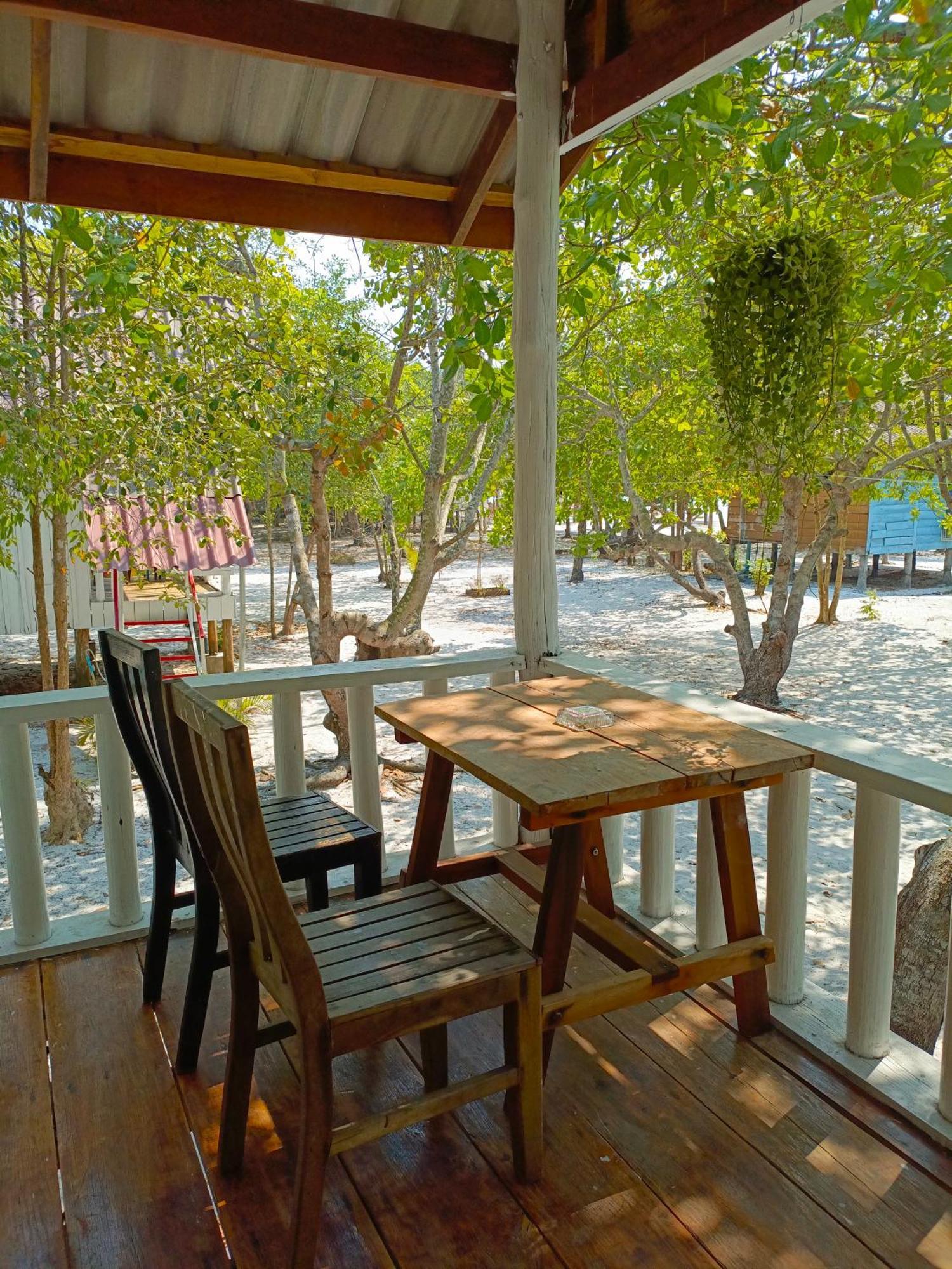 Koh Rong Beach Hostel And Bungalows Kaoh Touch Екстер'єр фото